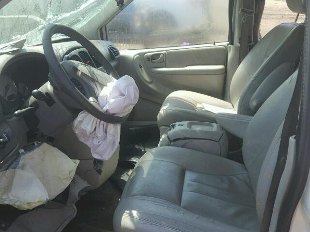 2A8GP54L17R316611 - 2007 CHRYSLER TOWN & COU WHITE photo 5