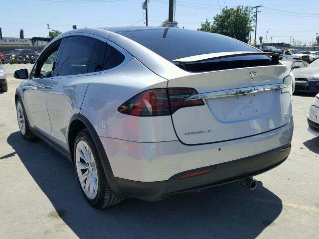 5YJXCBE24HF041403 - 2017 TESLA MODEL X SILVER photo 3