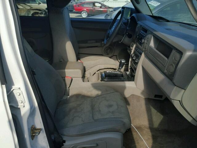 1J8HG48K66C239046 - 2006 JEEP COMMANDER WHITE photo 5