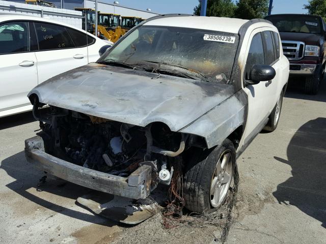 1J8FF57W88D696796 - 2008 JEEP COMPASS LI WHITE photo 2