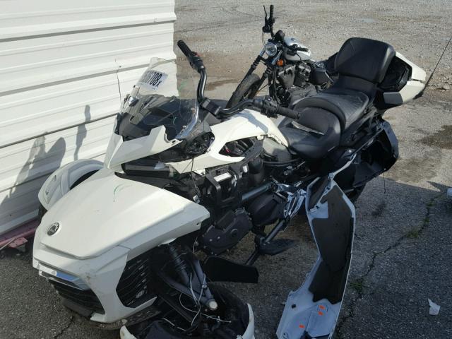 2BXREDD21HV001436 - 2017 CAN-AM SPYDER ROA WHITE photo 1