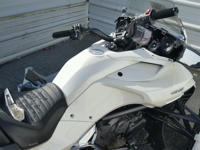 2BXREDD21HV001436 - 2017 CAN-AM SPYDER ROA WHITE photo 5