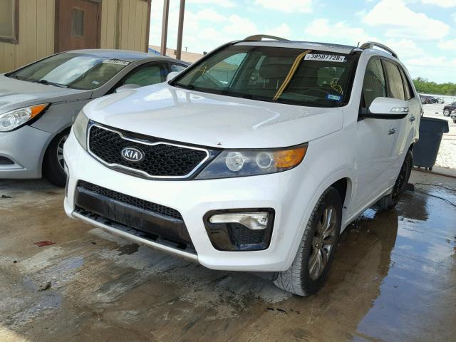 5XYKW4A22BG130888 - 2011 KIA SORENTO SX WHITE photo 2