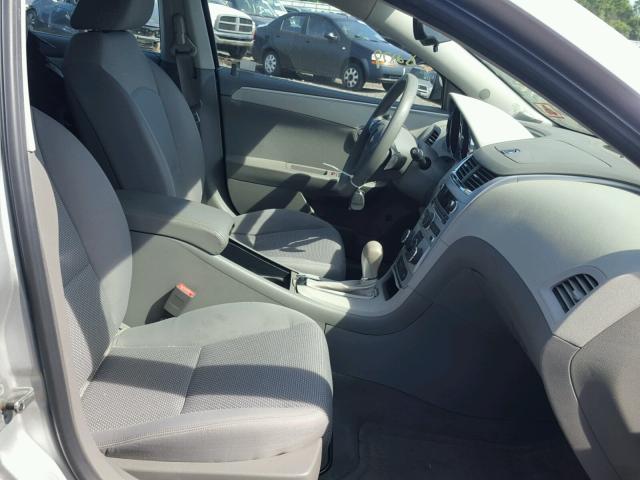 1G1ZC5EBXAF212899 - 2010 CHEVROLET MALIBU 1LT SILVER photo 5