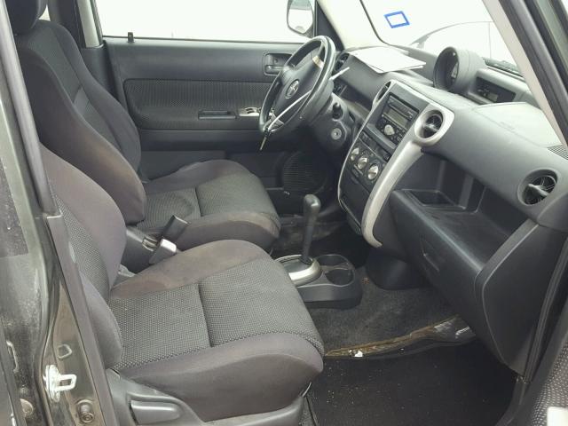 JTLKT324240153040 - 2004 TOYOTA SCION XB Grau Foto 5