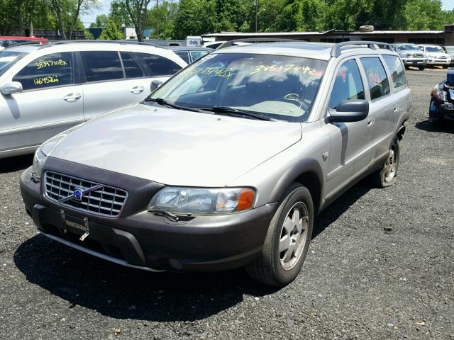 YV1SZ58D011014005 - 2001 VOLVO V70 XC CREAM photo 2