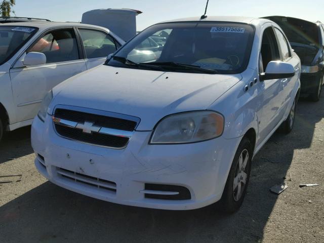 KL1TD56E69B626355 - 2009 CHEVROLET AVEO LS WHITE photo 2