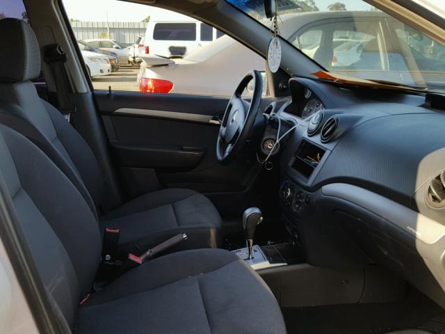 KL1TD56E69B626355 - 2009 CHEVROLET AVEO LS WHITE photo 5