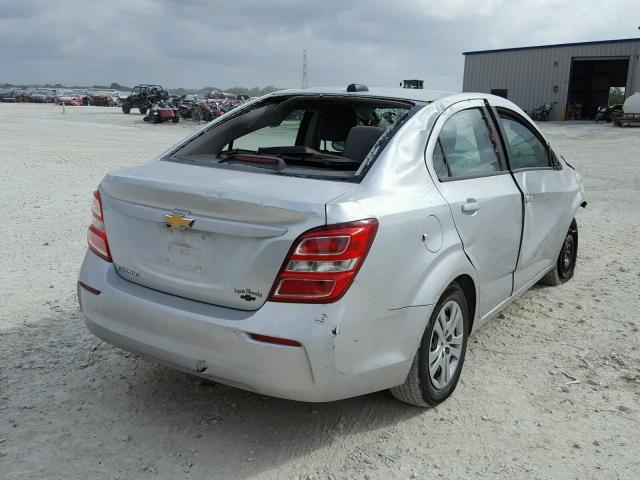 1G1JB5SH6J4104025 - 2018 CHEVROLET SONIC LS 银色 照片 4