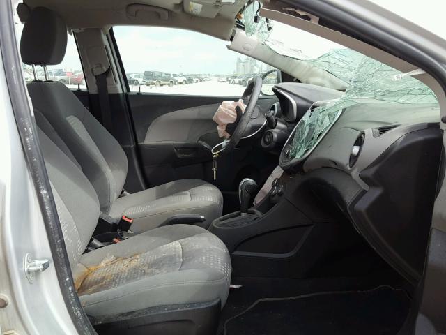 1G1JB5SH6J4104025 - 2018 CHEVROLET SONIC LS 银色 照片 5