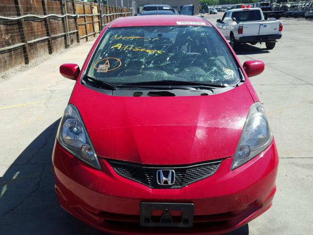 JHMGE8H35DC017585 - 2013 HONDA FIT RED photo 9