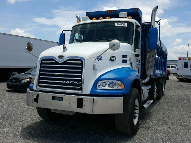 1M1AK06Y26N009323 - 2006 MACK 600 WHITE photo 2