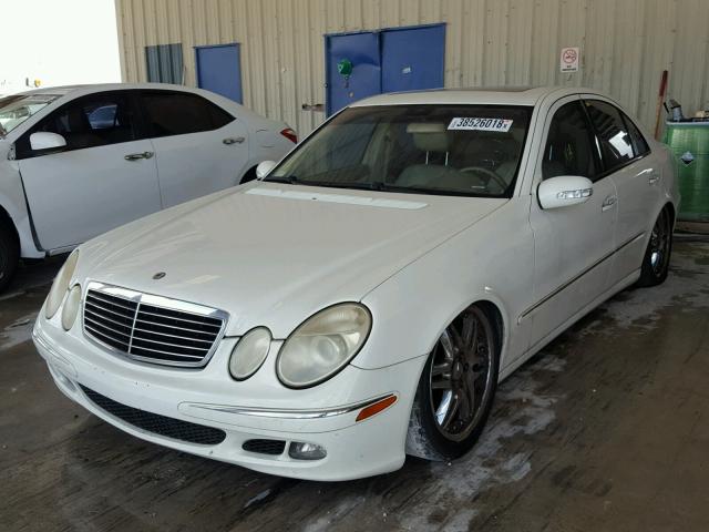 WDBUF70J66A914773 - 2006 MERCEDES-BENZ E 500 WHITE photo 2