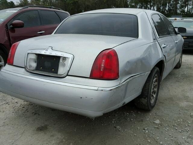 1LNFM82W6WY724909 - 1998 LINCOLN TOWN CAR S GRAY photo 4