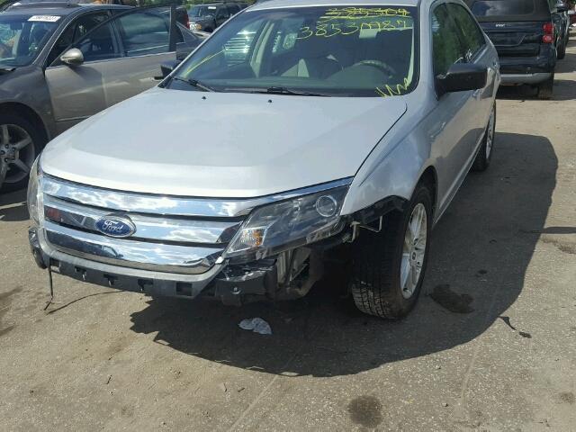 3FAHP0GA4AR108092 - 2010 FORD FUSION S SILVER photo 2