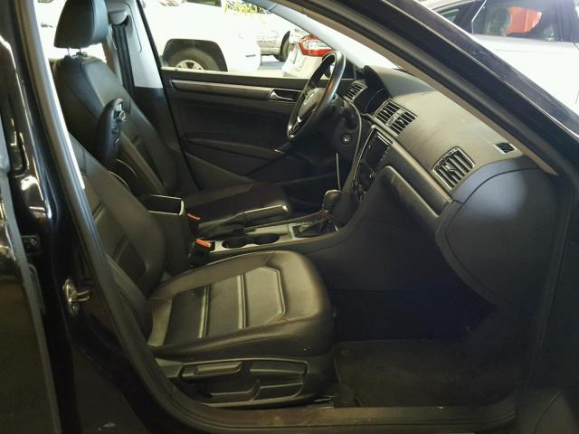 1VWDT7A37HC033370 - 2017 VOLKSWAGEN PASSAT R-L BLACK photo 5