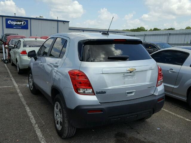 KL7CJKSB2GB538182 - 2016 CHEVROLET TRAX LS SILVER photo 3