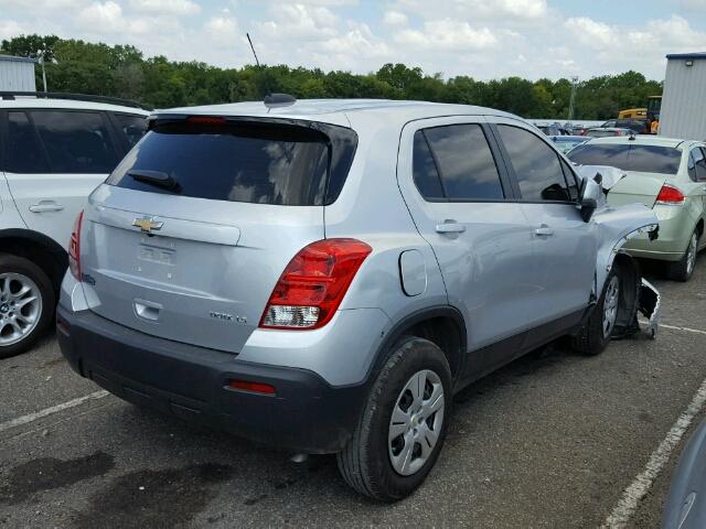 KL7CJKSB2GB538182 - 2016 CHEVROLET TRAX LS SILVER photo 4