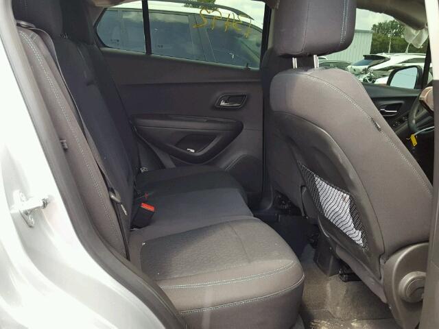 KL7CJKSB2GB538182 - 2016 CHEVROLET TRAX LS SILVER photo 6