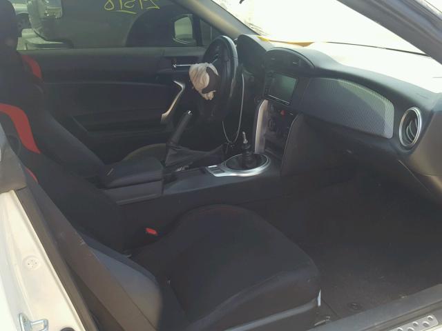 JF1ZNAA19G9705669 - 2016 TOYOTA SCION FR-S WHITE photo 5