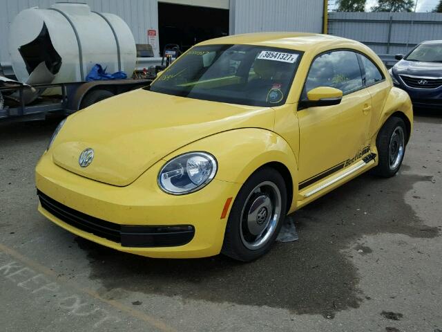 3VWJP7AT3CM661862 - 2012 VOLKSWAGEN BEETLE YELLOW photo 2