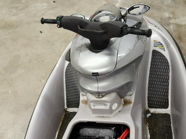 USPLE33738C404 - 2004 POLARIS JET SKI SILVER photo 5