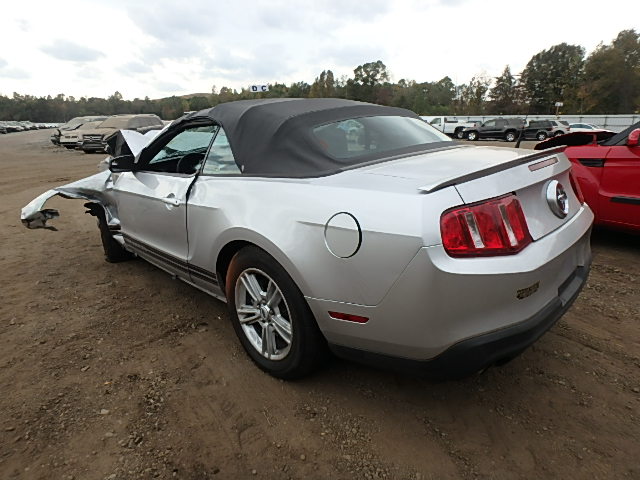 1ZVBP8EM4B5122328 - 2011 FORD MUSTANG SILVER photo 3