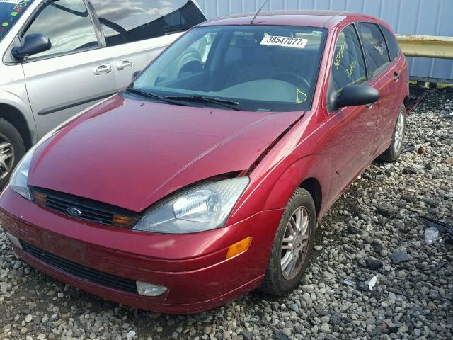 3FAFP373X3R117585 - 2003 FORD FOCUS ZX5 RED photo 2