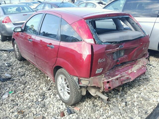 3FAFP373X3R117585 - 2003 FORD FOCUS ZX5 RED photo 3