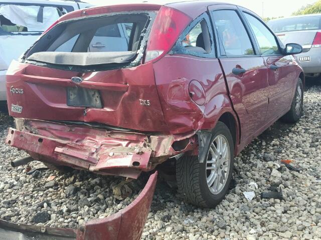 3FAFP373X3R117585 - 2003 FORD FOCUS ZX5 RED photo 4