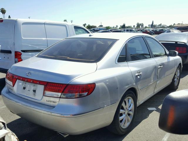 KMHFC46FX8A319332 - 2008 HYUNDAI AZERA SE SILVER photo 4