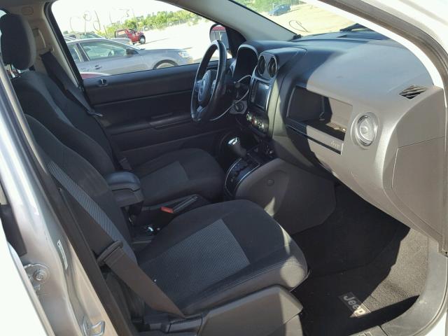 1J4NF1FB5BD136472 - 2011 JEEP COMPASS SP SILVER photo 5