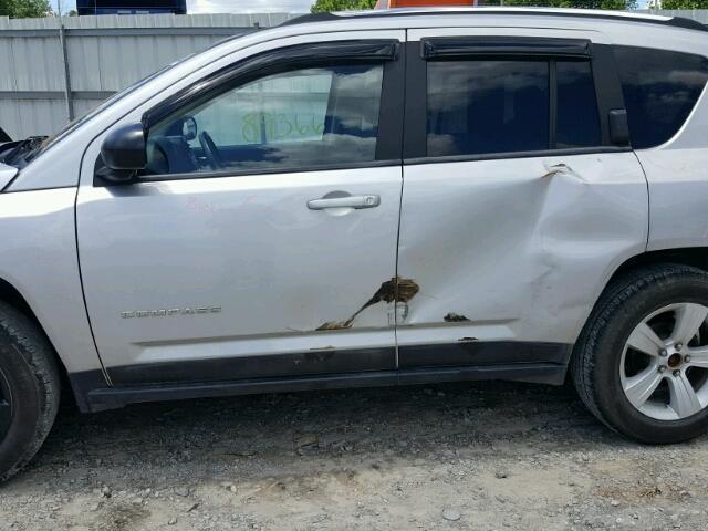 1J4NF1FB4BD136494 - 2011 JEEP COMPASS SP 银色 照片 9