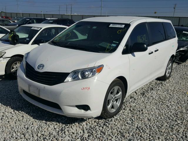 5TDZK3DC1FS651991 - 2015 TOYOTA SIENNA BAS WHITE photo 2