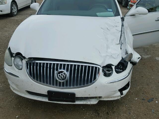 2G4WD582081231574 - 2008 BUICK LACROSSE C WHITE photo 7