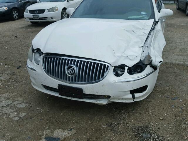 2G4WD582081231574 - 2008 BUICK LACROSSE C WHITE photo 9