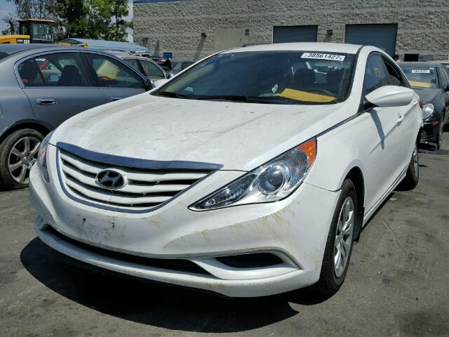 5NPEB4AC3DH608085 - 2013 HYUNDAI SONATA GLS WHITE photo 2