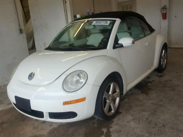 3VWFF31Y47M413414 - 2007 VOLKSWAGEN NEW BEETLE თეთრი ფოტო 2