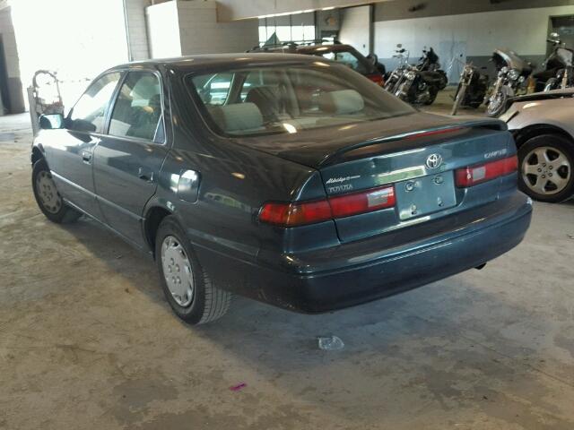 JT2BG28K6W0172895 - 1998 TOYOTA CAMRY LE მწვანე ფოტო 3