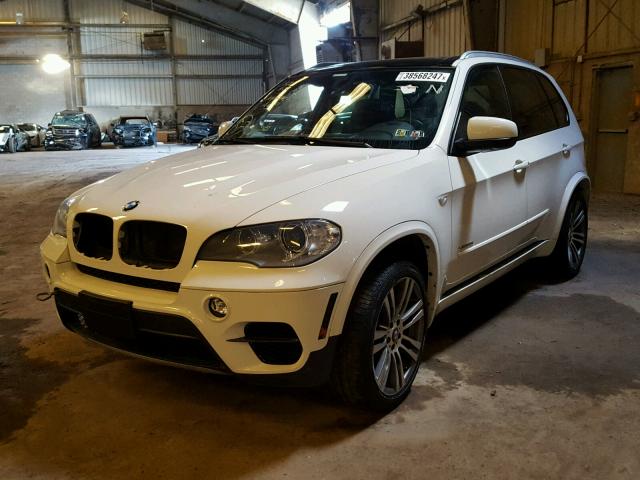 5UXZV4C51D0B06830 - 2013 BMW X5 WHITE photo 2