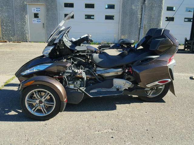 2BXJBRC16CV001985 - 2012 CAN-AM SPYDER ROA BROWN photo 3