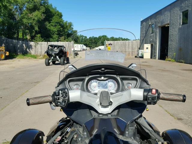 2BXJBRC16CV001985 - 2012 CAN-AM SPYDER ROA BROWN photo 8