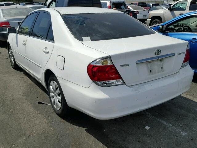 4T1BE32KX5U026143 - 2005 TOYOTA CAMRY LE WHITE photo 3