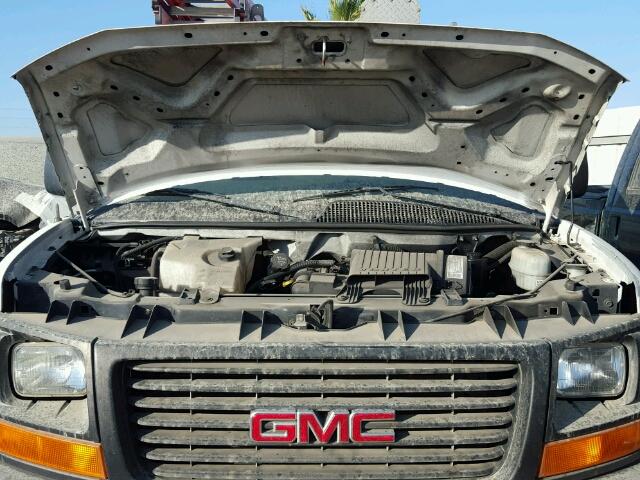 1GTHG35UX51117081 - 2005 GMC SAVANA G35 WHITE photo 7