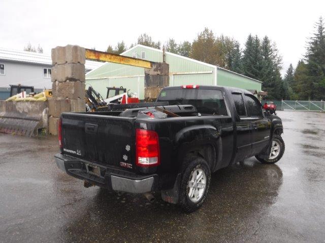 1GTR2VEA3BZ457142 - 2011 GMC SIERRA K15 BLACK photo 4