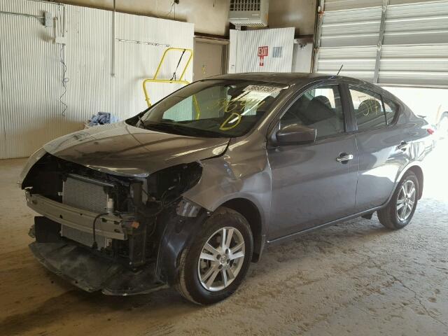 3N1CN7AP0GL846941 - 2016 NISSAN VERSA GRAY photo 2