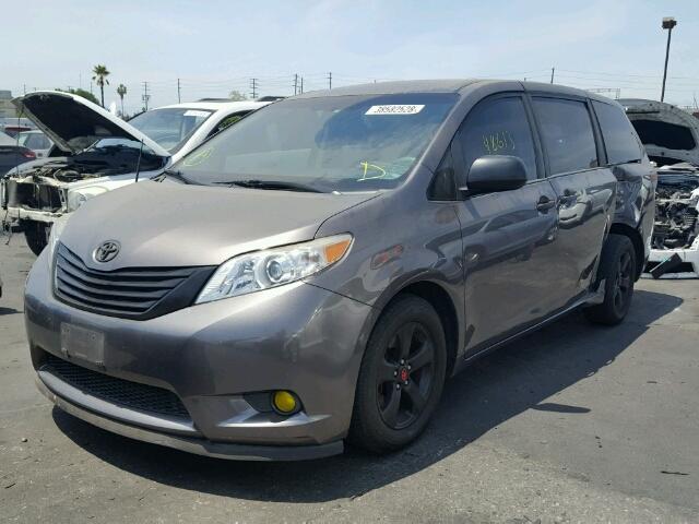 5TDZK3DC5DS377479 - 2013 TOYOTA SIENNA BAS CHARCOAL photo 2