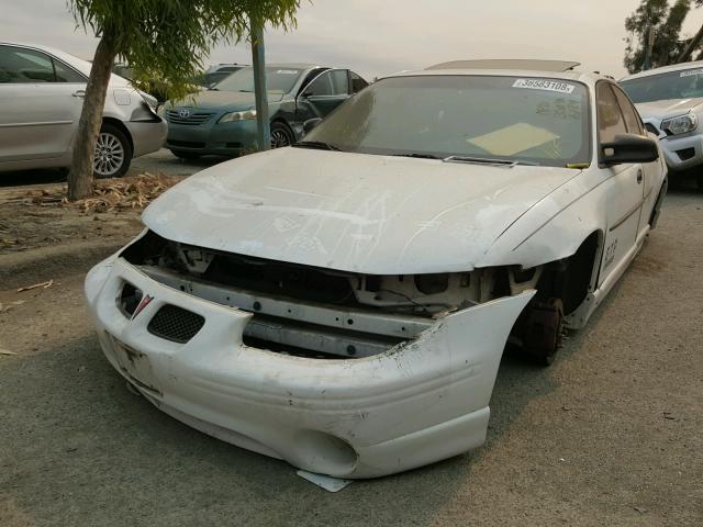 1G2WP5216WF310379 - 1998 PONTIAC GRAND PRIX WHITE photo 2
