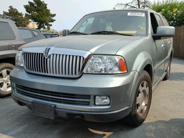 5LMFU27506LJ16231 - 2006 LINCOLN NAVIGATOR GREEN photo 2