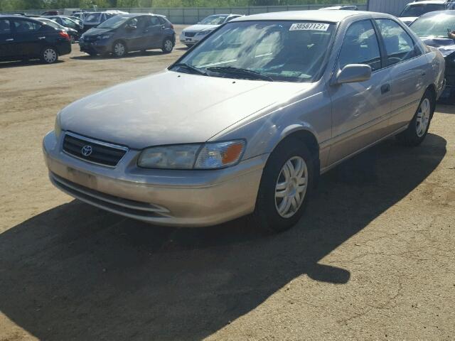 4T1BG22K71U101153 - 2001 TOYOTA CAMRY CE 金色 照片 2